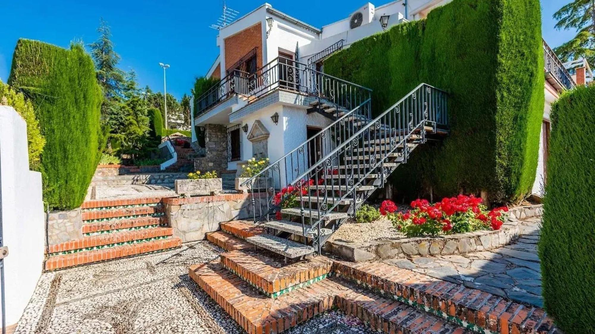 Spacious Villa With Private Pool In Моначиль Экстерьер фото